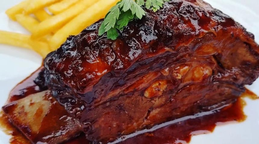 Irish whiskey-glazed short ribs with chips